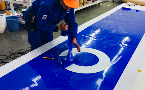 フィルム貼りの様子2