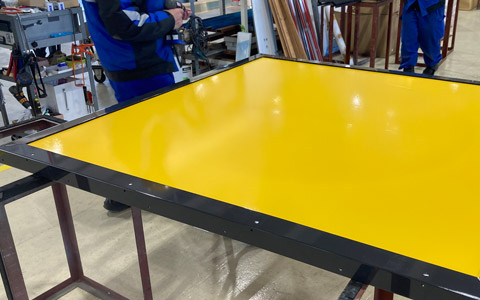 額縁材取付の様子2