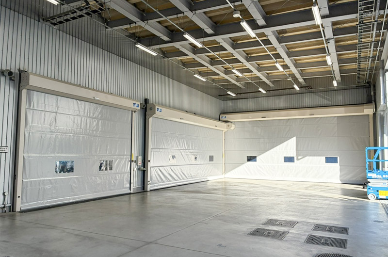 トヨタカローラ名古屋整備室空調・シャッター工事実績写真01