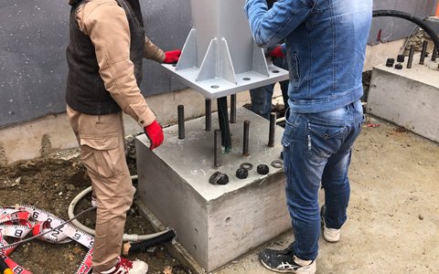 ポール建て込み作業2