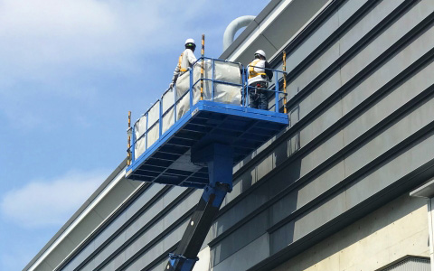 看板の撤去費用が高くなる要因（足場や高所作業車）