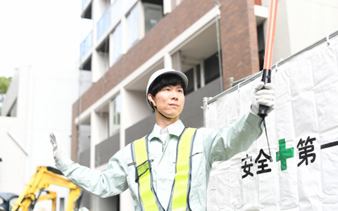 道路上や道路に隣接する場所での撤去作業